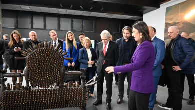 Photo of Ali Ahmeti viziton muzeun e artefakteve të punonjësve të mediave
