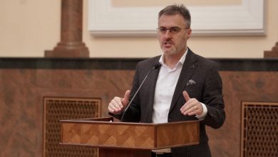Photo of Aziri: Himni i shtetit është etnik, nuk shpreh karakterin multietnik të shtetit