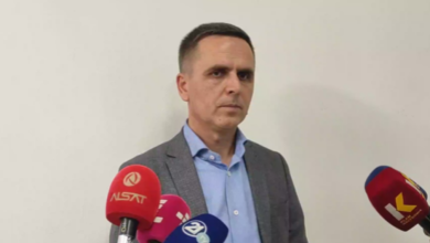 Photo of Kasami: Videoja ku shihet hedhja e kripës dhe rërës me lopatë nuk është në komunën e Tetovës