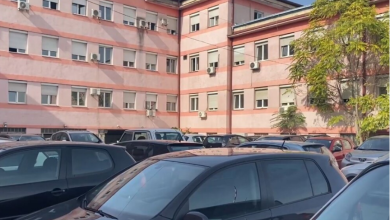 Photo of “Në tokë shtetërore detyronte qytetarët të paguajnë për parking”, Prokuroria me aktakuzë ndaj një personi për parkingun ilegal mbrapa Poliklinikës “Bit Pazar”