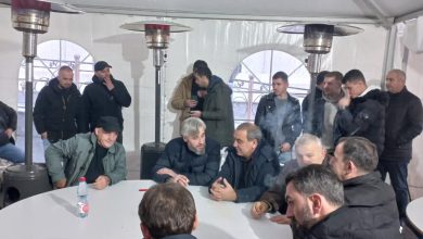 Photo of Kryetari i komunës së Bogovinës Besnik Emshiu pjesë e tendës së “Rojeve të Gjuhës”