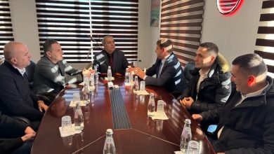 Photo of Besnik Emshiu takon ambasadorin e Republikës së Kosovës z.Florian Qehaja, kishte qenë refugjat në Bogovinë
