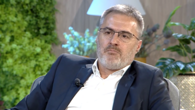 Photo of “Teksti i himnit nuk shpreh realitetin multietnik të vend”, Aziri: Intonimi i himnit të shtetit në shkolla, është tendencë për imponimin e nacionalizmit agresiv