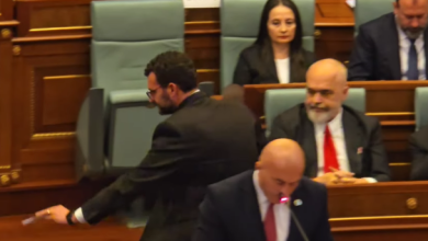 Photo of ”Misteri” i letrës që Rama ia dërgoi Kurtit në Kuvend – Çfarë kishte në të?