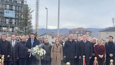 Photo of 35-vjetori i themelimit të LDK-së, Abdixhiku me bashkëpartiakë nderojnë Rugovën