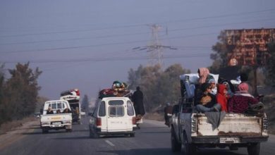 Photo of Mijëra sirianë largohen nga Homsi, qyteti i tretë i rënë në duart e rebelëve