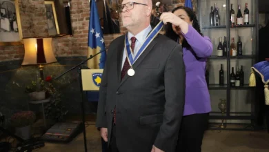 Photo of Hovenier merr urdhrin “Dr. Ibrahim Rugova”