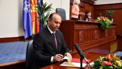 Photo of Për kryeparlamentarin Gashi, gjuha shqipe nuk është zyrtare, edhe pse ai seancat e Kuvendit i udhëheq në dy gjuhë