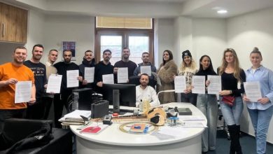 Photo of Pas disa muajve artistët e Ansamblit të Këngëve dhe Valleve Shqipe u kthyen në punë
