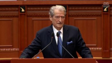 Photo of “Unë erdha”, Berisha-deputetëve të PS për rikthimin në Kuvend: Ju ka rënë çehrja