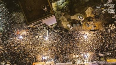 Photo of Me mijëra studentë, kështu u duk protesta e mbrëmshme në Serbi: Të gjithë kundër Vuciqit