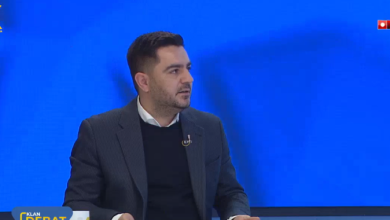 Photo of Bekteshi: Iu dogj lokali këshilltarit të BDI-së i cili doli kundër mësimit të gjuhës ruse në shkollat e Kumanovës