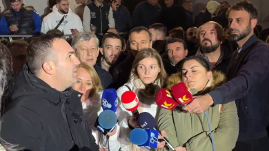 Photo of Protestuesit në pritje të shatorave dhe ulseve para gjykatës kushtetuese të vendosur nuk lëvizim për asnjë çmim