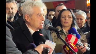 Photo of Ahmeti: Po na rezikohet gjuha jonë