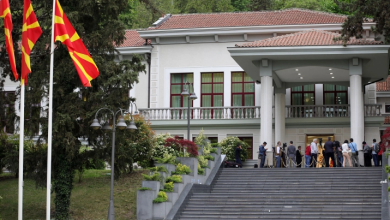 Photo of Presidentja Siljanovska emëroi kryetarin dhe anëtarët e Komisionit për Dekorata dhe Mirënjohje
