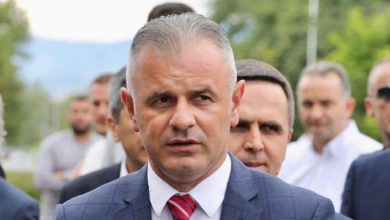 Photo of Dilema e Emrit: 7 Marsi apo Adem Jashari? Strategjitë e Manipulimit të Visar Ganiut