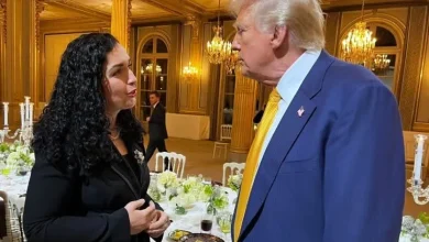 Photo of Presidentja Vjosa Osmani shtrëngoi duart me Trump e Macron në Paris