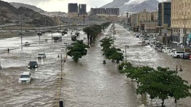 Photo of Stuhi e madhe godet Mekën dhe pjesë të tjera të Arabisë Saudite, njerëzit ikin nga përmbytjet