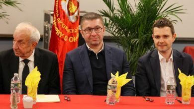 Photo of Mickoski: Si Qeveri bëjmë gjithçka për të rikthyer një pjesë të kohës së humbur dhe dinjitetit, që të mund të thoni se Maqedonia është përsëri e juaja