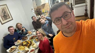 Photo of Mickovski feston krishtlindjet së bashku me prindërit