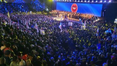 Photo of Abdixhiku u kërkon falje mbi një mijë mbështetësve që mbetën jashtë sallës: Në këtë ditë të bardhë mbushët sallën më të madhe që kishim