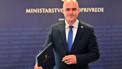 Photo of VIDEO/ Skandal në Kroaci, zv.kryeministri qëllon 9 herë me pistoletë nga makina
