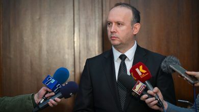 Photo of Gashi: Ka marrëveshje xhentelmene, Frontit Europian i takon Komisionit për Politikë Sociale, Demografi dhe Rini! S’mund t’i merret