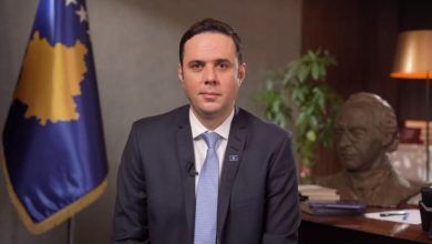 Photo of Abdixhiku kujton Enver Malokun në 26-vjetorin e vrasjes: Gazetar vetëmohues, intelektual i pashoq