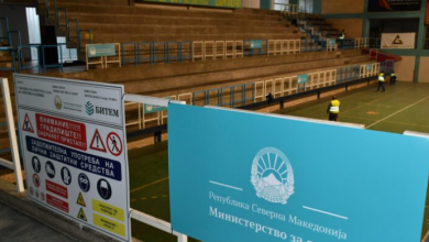Photo of Mickoski dhe Ristovski në lëshimin në përdorim të sallës së rikonstruktuar sportive “25 Maji” në Radovish