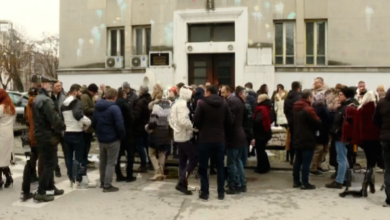 Photo of Protestë para Ministrisë së Kulturës! Kostovski: 70% e punonjësve në ministri janë nën pagën mesatare