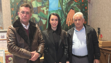 Photo of Vëllai i heroit Agim Ramadani në mbështetje të kandidates së PDK-së, Arbiana Xhemajli
