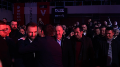 Photo of Deputetë dhe zyrtarë të lartë të VLEN-it në mbështetje të Albin Kurtit