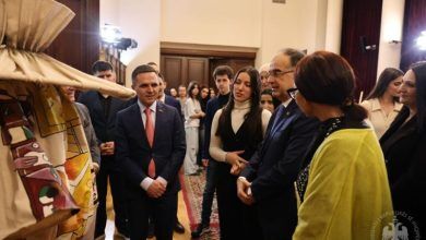 Photo of “Një copëz arti” – Ekspozita e nxënësve të shkollës së mesme tekstile të Tetovës në Presidencën e Shqipërisë