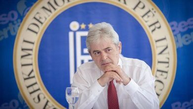 Photo of Ali Ahmeti feston ditëlindjen. Ja sa vjet i mbushi!