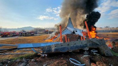 Photo of Vijojnë hetimet për aksidentin, Policia e Koresë së Jugut bastis zyrat e Jeju Air