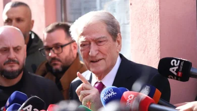 Photo of “Kërkojnë arrestimin tim se i kam sulmuar”, Berisha del nga ambientet e SPAK pas 5 minutash: Dumani fle mbi dosjet e krimit