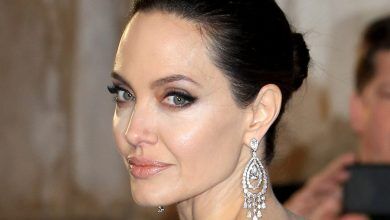 Photo of Angelina Jolie shfaqet për herë të parë në publik pas divorcit nga Brad Pitt, ndryshon stilin e flokëve