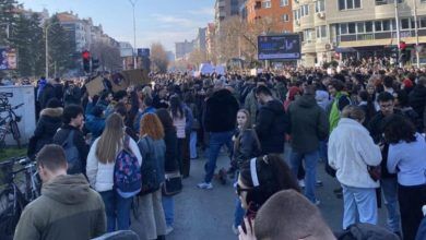 Photo of Vdekja e 22-vjeçares nga përplasja e veturës, zhvillohen protesta masive në Shkup (VIDEO)