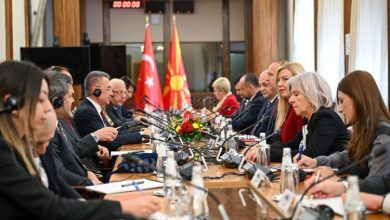 Photo of Gashi takohet me kryetarin e komisionit për punë të jashtme të asamblesë së madhe nacionale të Turqisë