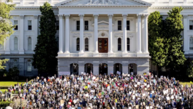 Photo of “Kështu duket demokracia” – mijëra qytetarë në mbarë SHBA-në protestojnë kundër politikave të Trumpit