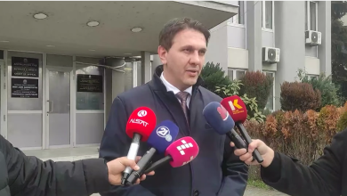 Photo of Kryetari i Komunës së Vrapçishtit, Isen Shabani, dorëzon padi penale ndaj ministrit Fatmir Limani dhe drejtorit të çerdhes “Pranvera”.