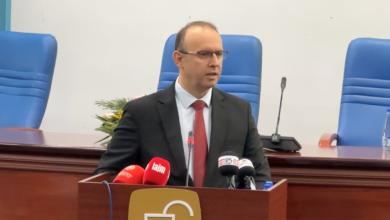 Photo of Gashi: Gjuha është indi që na lidh si komb, përtej kufijve dhe ndarjeve të ndryshme, si ato fetare