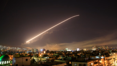 Photo of Aeroplanët ushtarakë izraelitë e bombarduan jugun e Sirisë