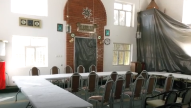 Photo of Fushata e VV-së në Majac: Tubimet s’lejohen as në xhami jofunksionale, mbuluan hutben me perde (VIDEO)