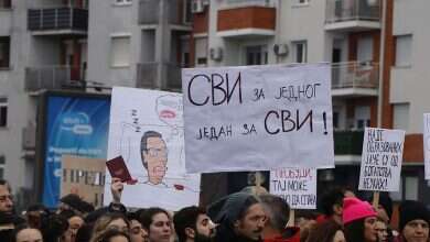 Photo of Protestat në Serbi! Studentët nisin protestën 15-orëshe në Kragujevc!