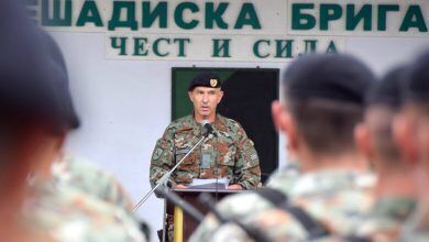 Photo of NDRYSHIME TË ÇUDITSHME NË USHTRI: Gjeneral me shkollim serb në krye të Brigadës së Parë!