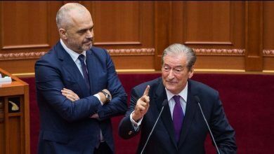 Photo of Protesta kundër mbylljes së TikTok-ut! Rama ironizon sërish Berishën pasi u kërkoi fëmijëve të mos shkojnë në shkollë