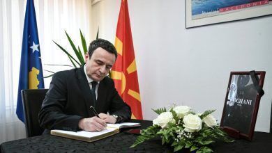 Photo of Kurti në Librin e Ngushëllimeve për viktimat në Koçan: Fjalët s’i shprehin dot përmasat e pikëllimit