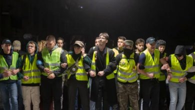 Photo of Studentët bllokojnë hyrjet e dy televizioneve në Beograd dhe Novi Sad