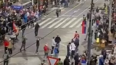 Photo of Vuçiç dhe Daçiç e mohojnë, del videoja e armës sonike që “çau në mes” protestuesit